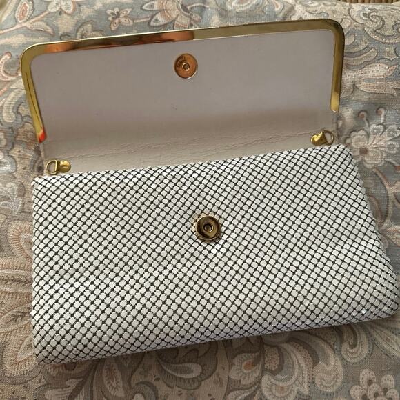 80's Vintage White Metal Chainmail Mesh Clutch 10”x6” - Picture 3 of 3